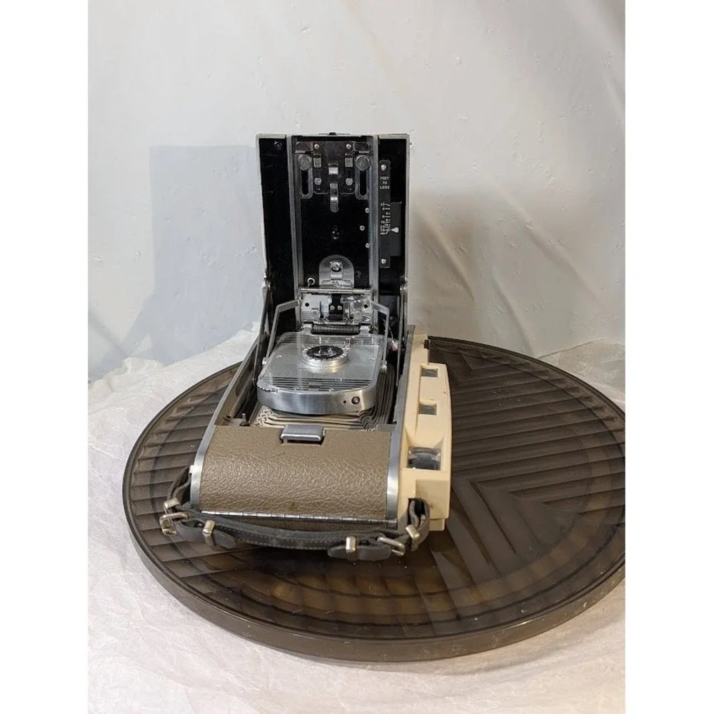 Vintage Polaroid Land Camera Model 800 Folding Instant Camera Tan Brown‎ Retro